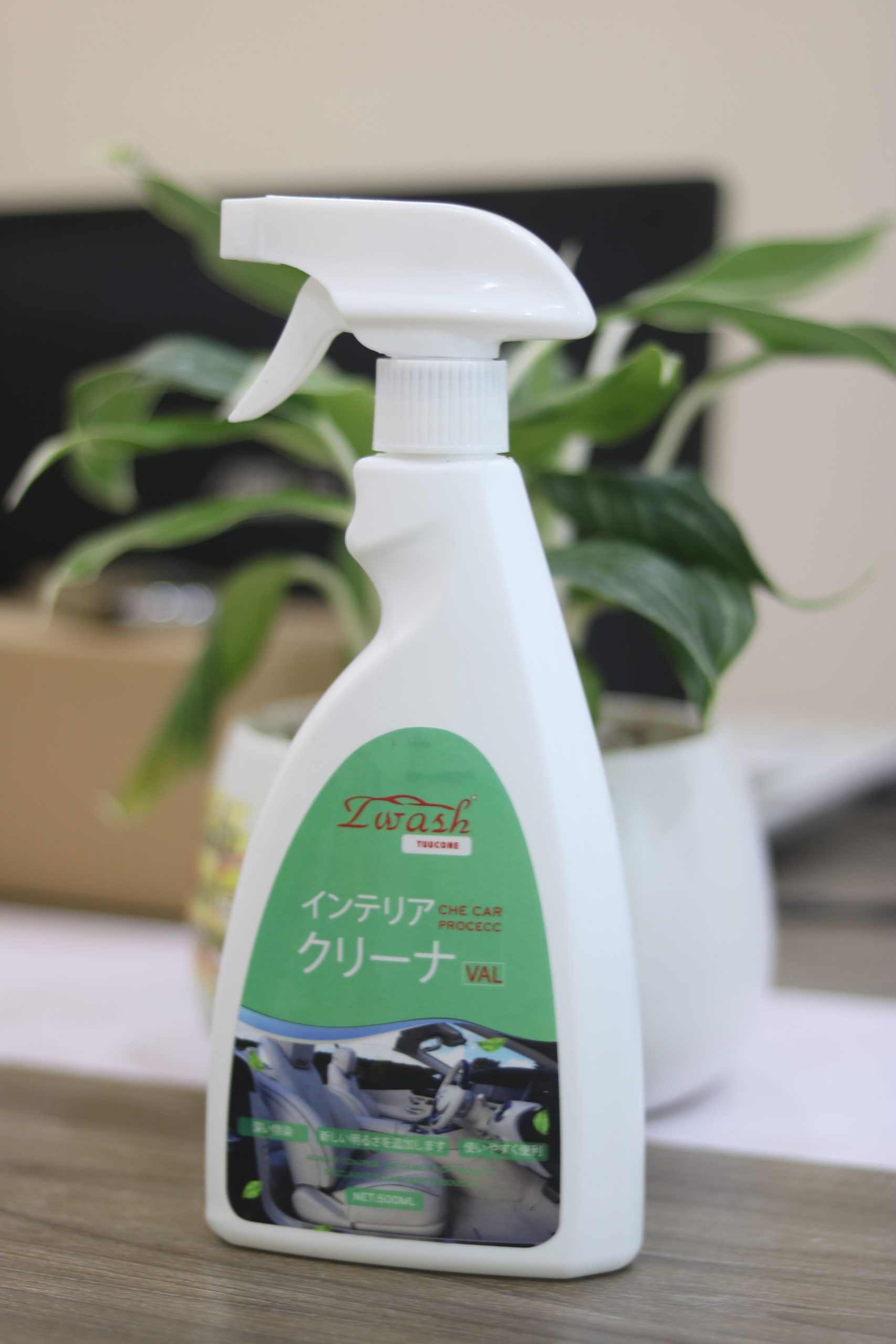 Bình xịt vệ sinh ghế xe ô tô bọc da Zwash